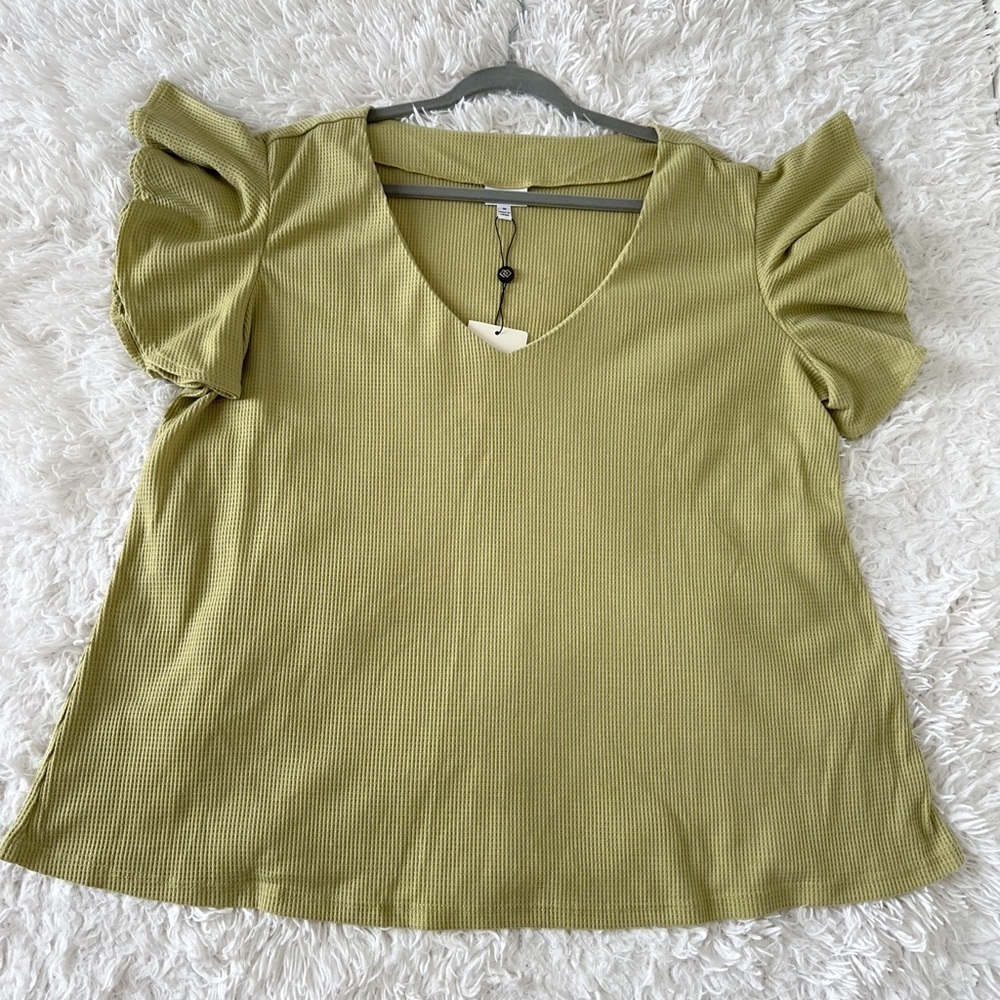 Green Flutter Sleeve Ruffled Blouse - Picture 2 of 9